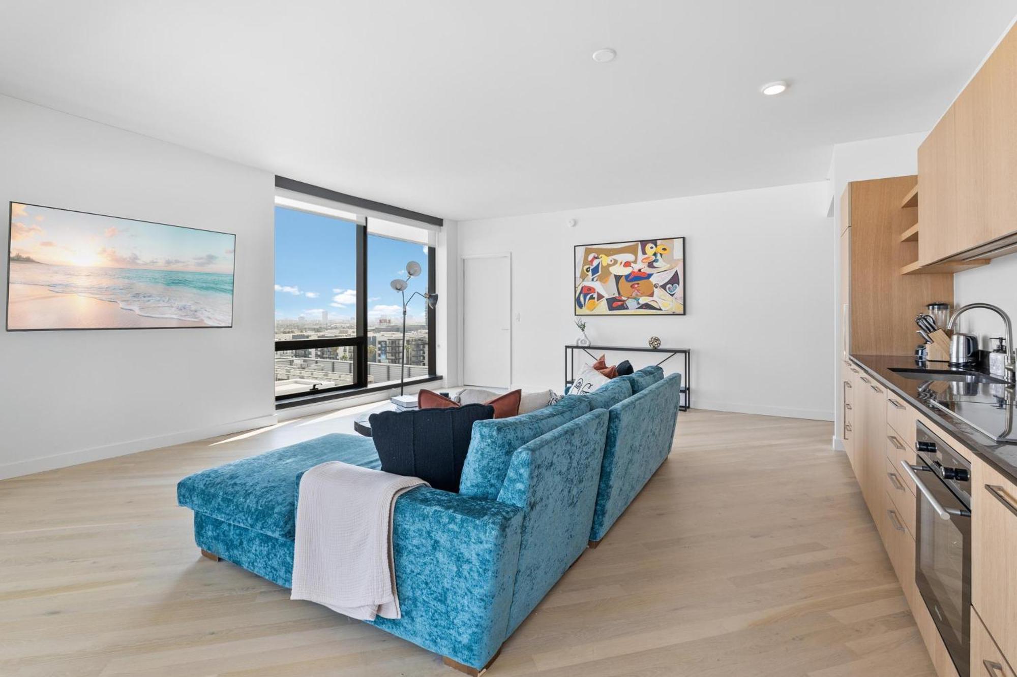 Rooftop Pool Modern 2br, 2ba - Panoramic Hollywood Views Apartment Los Angeles