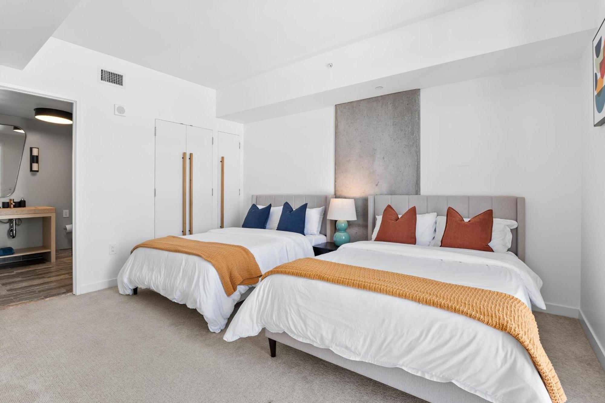 Rooftop Pool Modern 2br, 2ba - Panoramic Hollywood Views