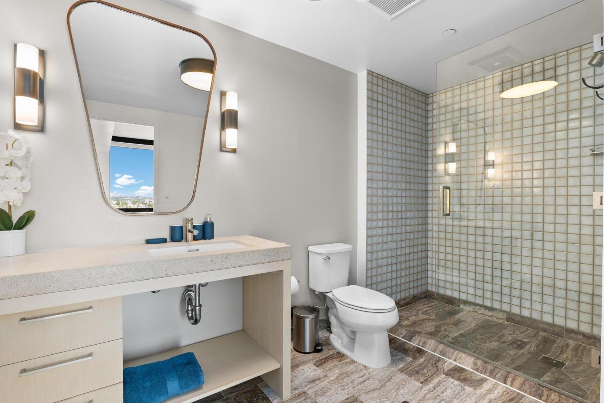 Rooftop Pool Modern 2br, 2ba - Panoramic Hollywood Views * Los Angeles