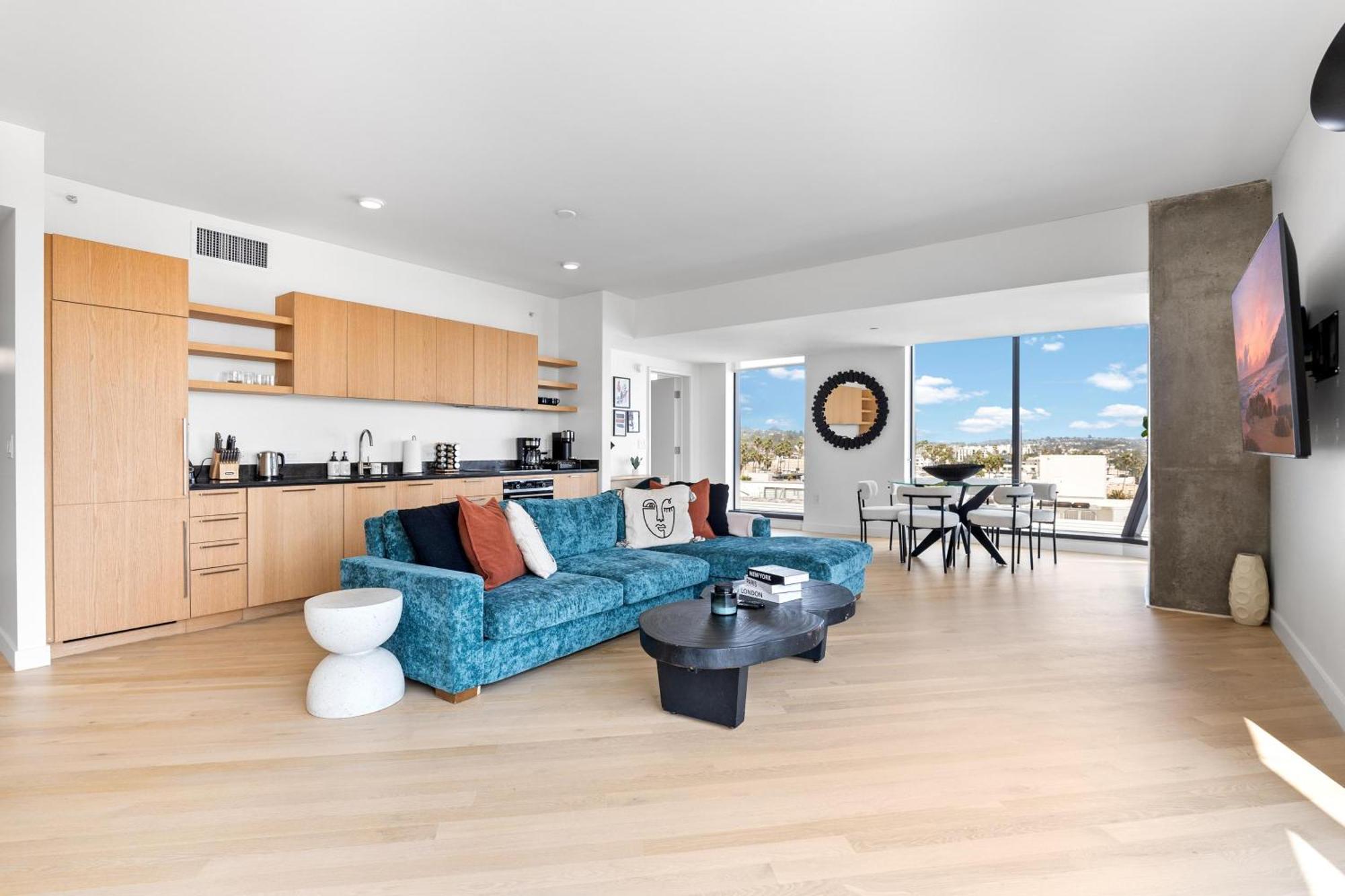 Rooftop Pool Modern 2br, 2ba - Panoramic Hollywood Views Apartment